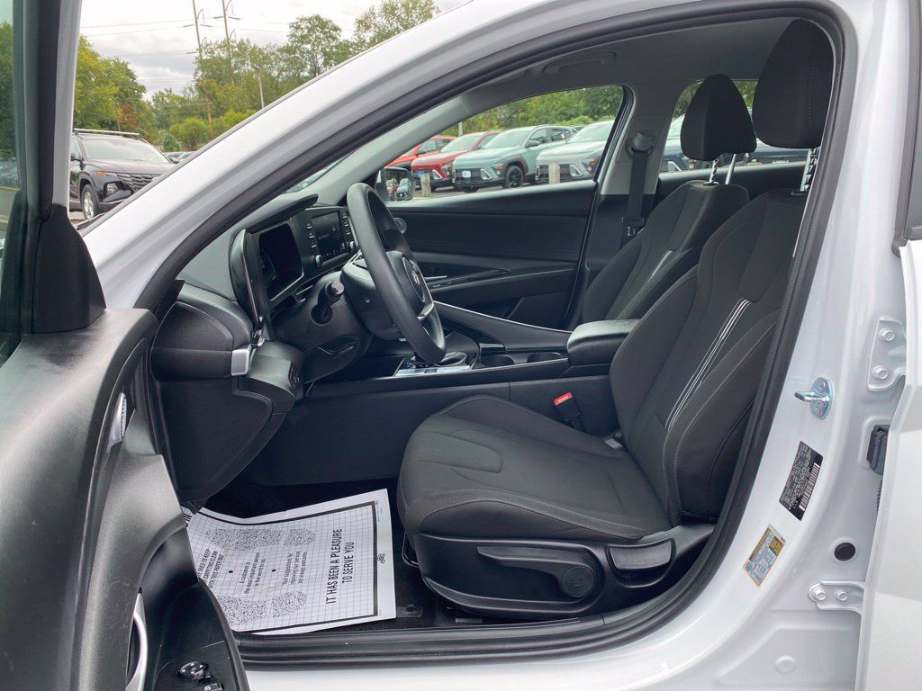 Certified 2026 Hyundai Elantra Hybrid FWD image 13