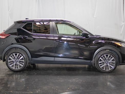 Used 2022 Nissan Kicks SV FWD image 4