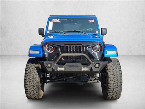 Used 2024 Jeep Wrangler Unlimited w/ Convenience Group AWD/4WD image 2