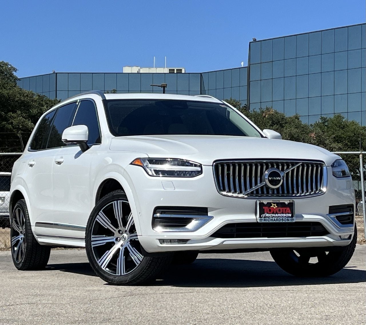 Used 2023 Volvo XC90 B6 Ultimate AWD/4WD image 2