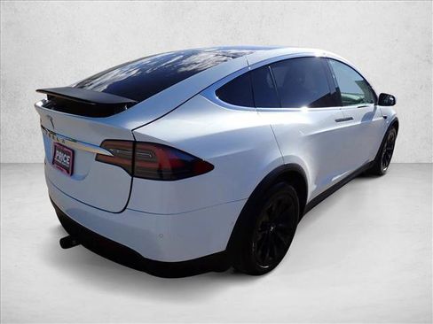 Used 2017 Tesla Model X 75D AWD/4WD image 4
