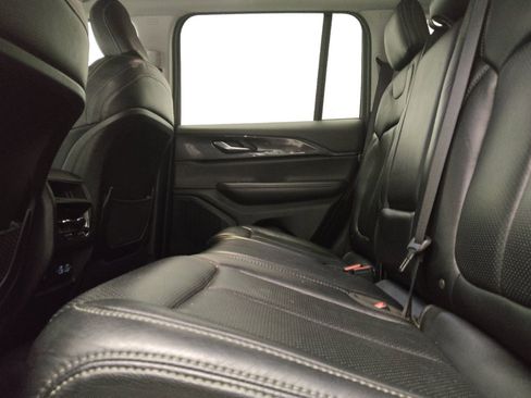 Used 2023 Jeep Grand Cherokee Laredo w/ Luxury Tech Group I AWD/4WD image 18