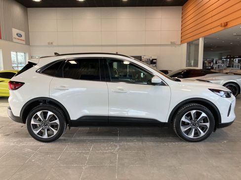 Used 2024 Ford Escape Platinum image 4