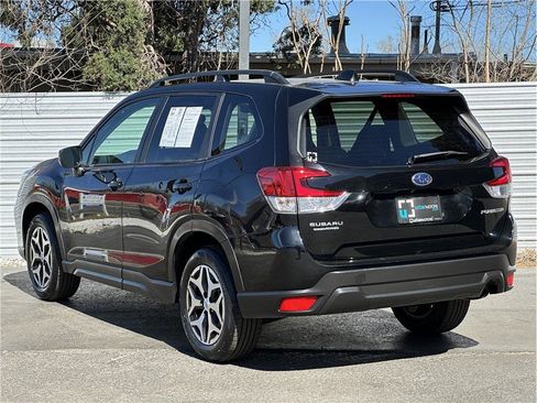 Used 2020 Subaru Forester Premium image 12