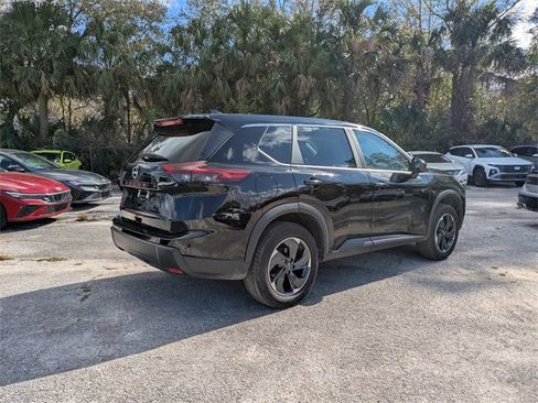 Used 2025 Nissan Rogue SV image 4