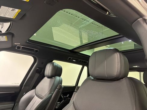 Used 2024 Land Rover Range Rover Long Wheelbase SE image 19