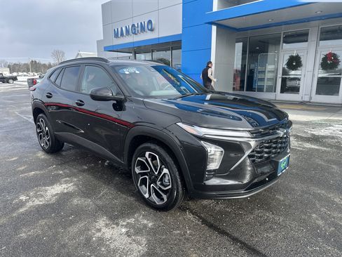 Certified 2025 Chevrolet Trax RS w/ Sunroof Package image 2