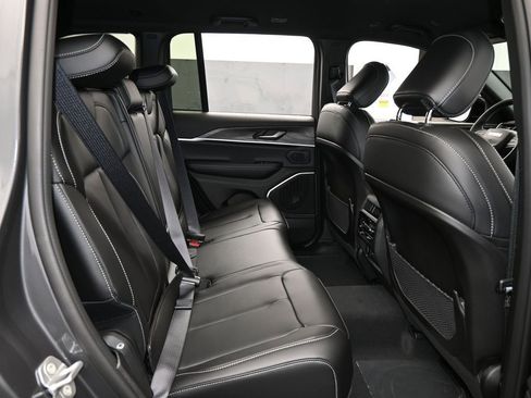 New 2026 Jeep Grand Cherokee Limited AWD/4WD image 36