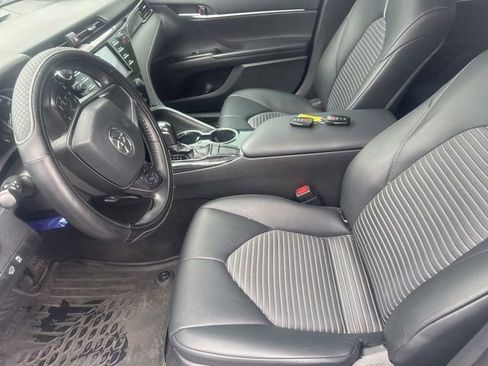 Used 2019 Toyota Camry SE w/ Convenience Package image 11