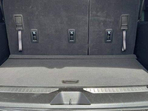 Used 2025 Chevrolet Suburban Z71 image 16