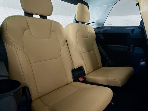 Used 2016 Volvo XC90 T6 Momentum w/ Vision Package image 28