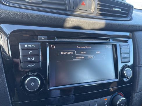 Used 2018 Nissan Rogue S image 16