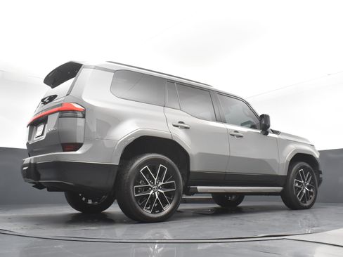Used 2024 Lexus GX 550 image 26