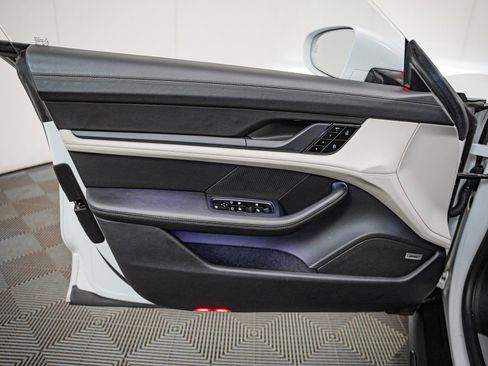 Used 2021 Porsche Taycan Turbo image 24