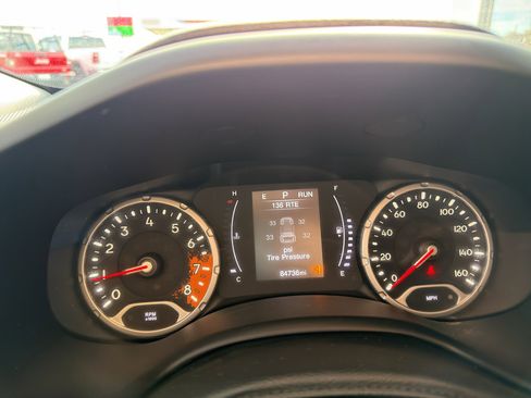 Used 2017 Jeep Renegade Latitude image 18