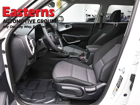 Used 2025 Kia Soul LX FWD image 14