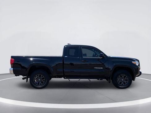Used 2021 Toyota Tacoma SR5 AWD/4WD image 7