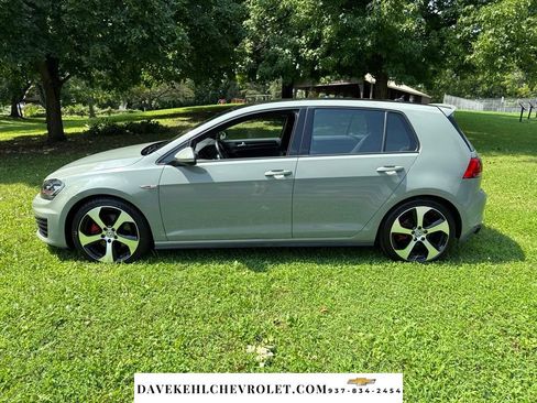 Used 2017 Volkswagen Golf 4-Door FWD image 2