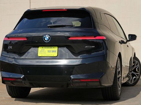 Used 2022 BMW iX xDrive50 w/ Sport Package AWD/4WD image 4