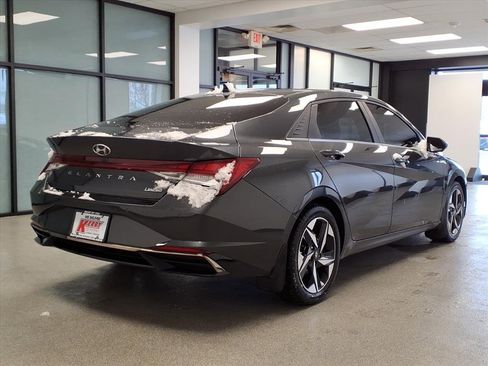 Used 2021 Hyundai Elantra Limited image 6