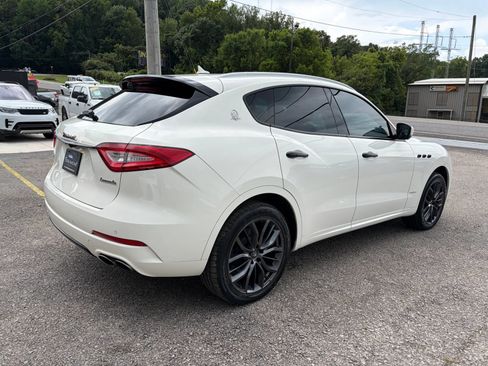 Used 2018 Maserati Levante GranLusso AWD/4WD image 5