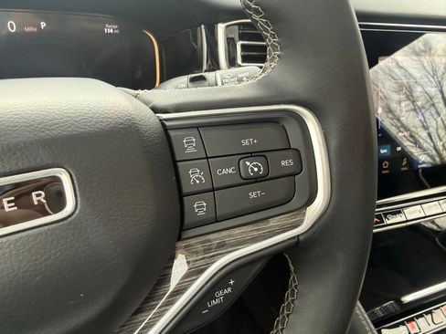 Used 2022 Jeep Wagoneer Series II w/ Premium Group I image 22