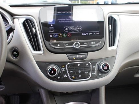 Used 2022 Chevrolet Malibu LT image 19