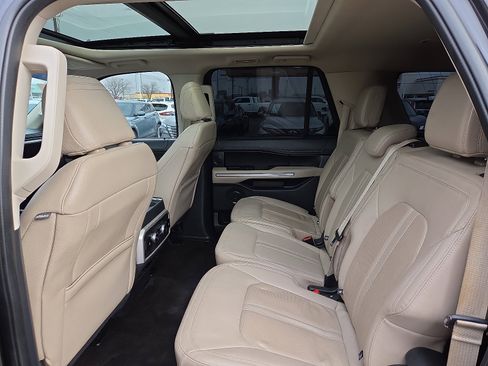 Used 2022 Ford Expedition Max Limited image 9