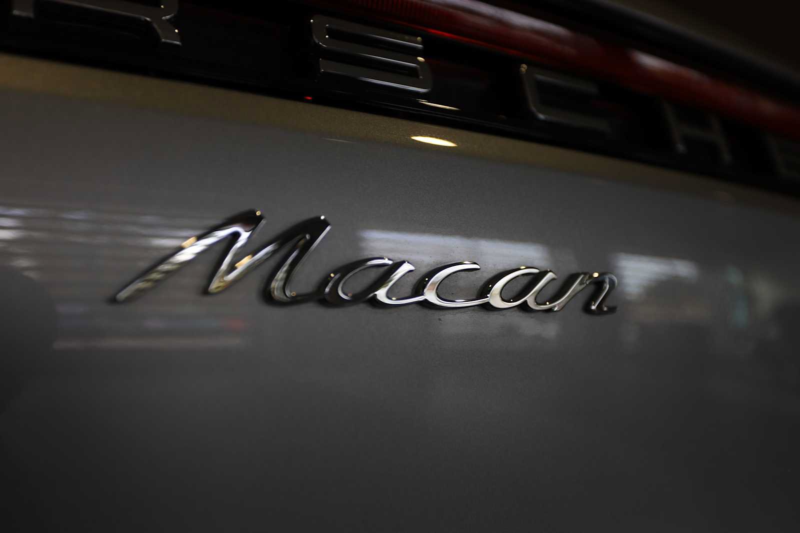 Used 2025 Porsche Macan AWD/4WD image 15