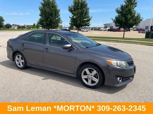 Used 2014 Toyota Camry SE FWD image 1