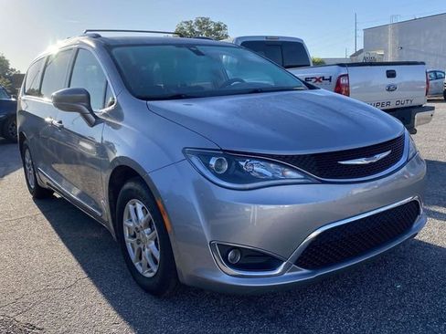 Used 2020 Chrysler Pacifica Touring-L image 1