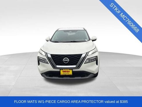 Used 2021 Nissan Rogue SV image 2