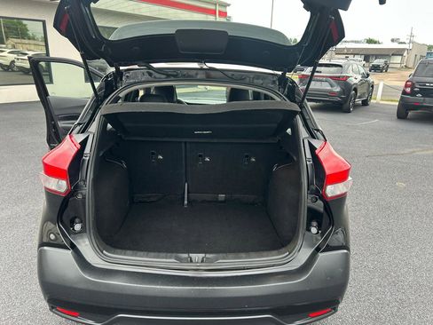 Used 2019 Nissan Kicks SR w/ SR Premium Package FWD image 12