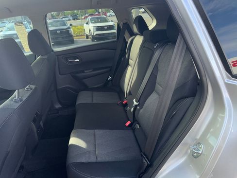 Certified 2025 Nissan Rogue SV FWD image 31