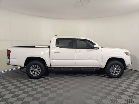 Used 2019 Toyota Tacoma SR5 RWD image 4