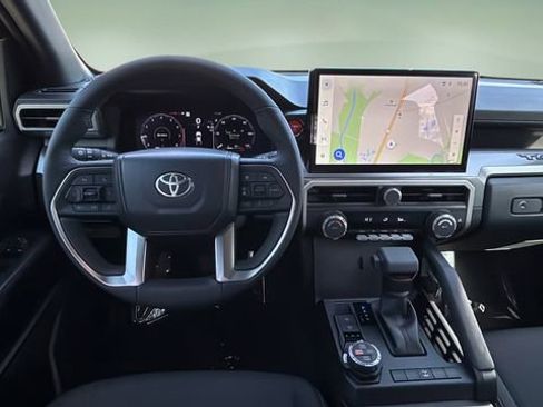 Used 2025 Toyota Tacoma TRD Off-Road AWD/4WD image 9