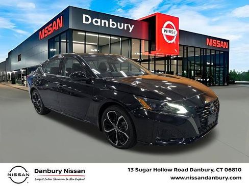 Certified 2023 Nissan Altima 2.5 SR w/ SR Premium Package FWD image 1