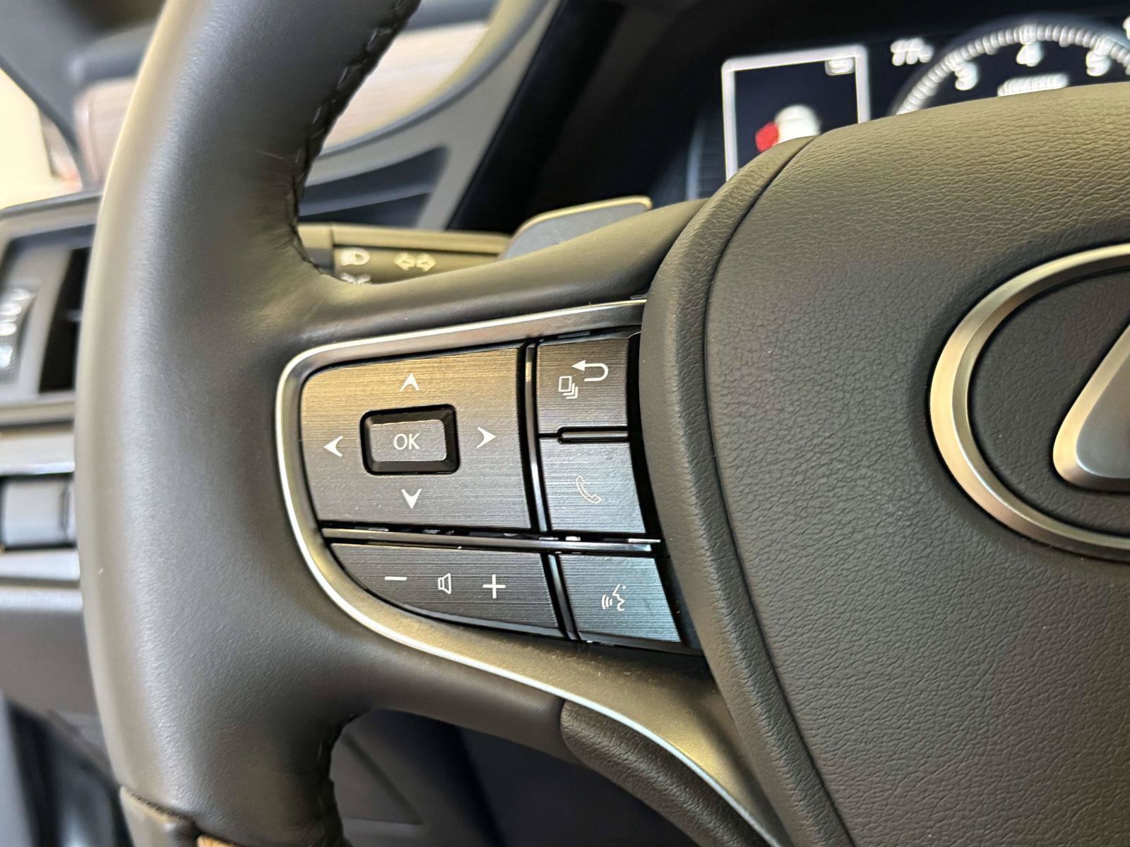 Certified 2024 Lexus ES 350 Ultra Luxury FWD image 32