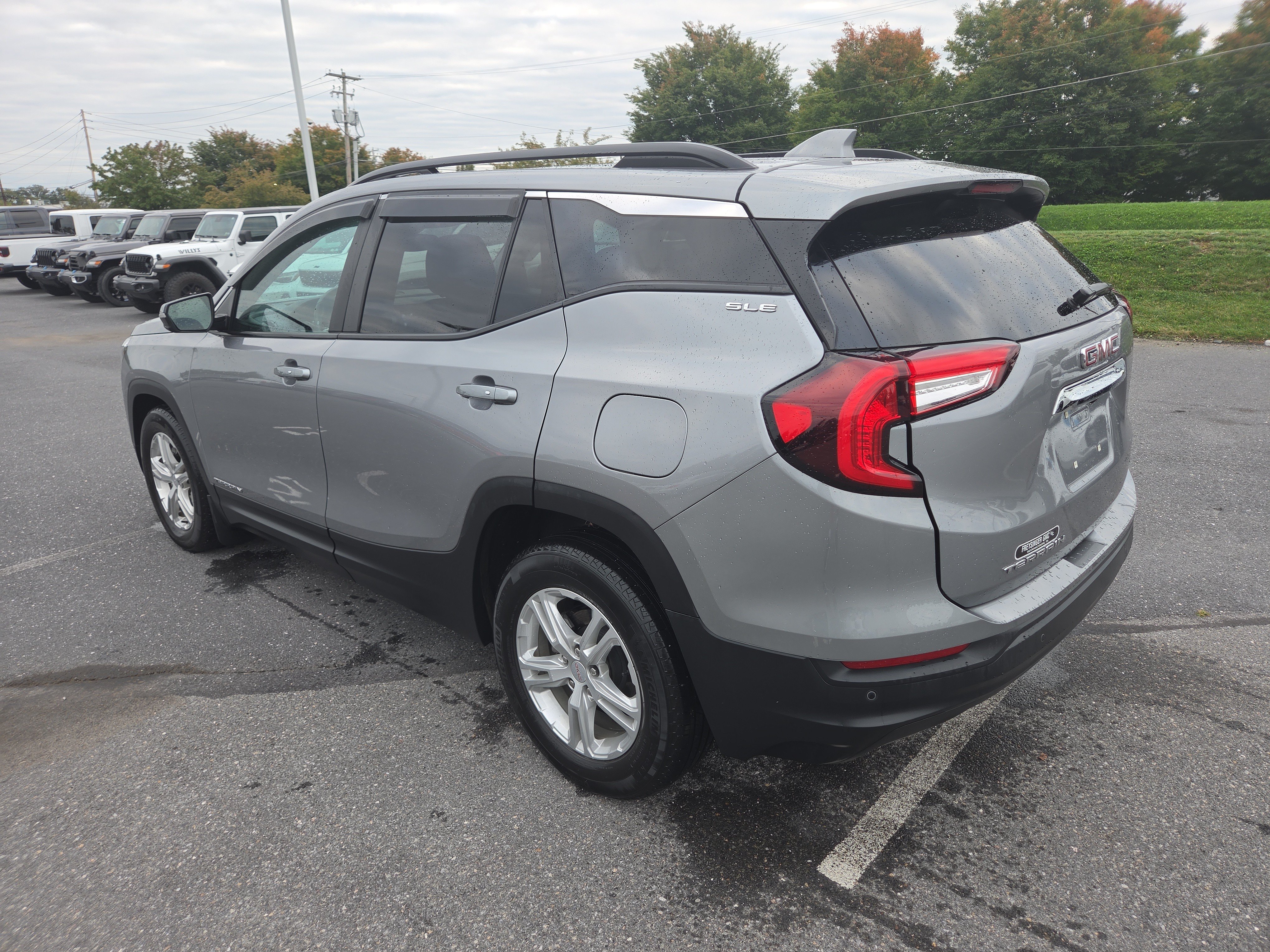 Used 2023 GMC Terrain SLE w/ Driver Convenience Package FWD image 12