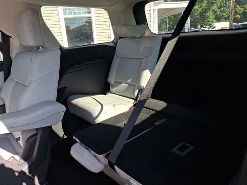 Certified 2025 Ford Expedition Platinum AWD/4WD image 12