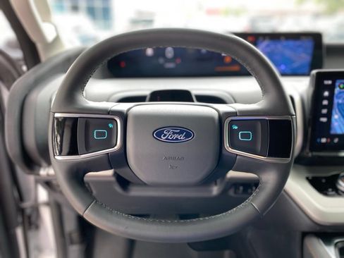 Used 2025 Ford Expedition Active AWD/4WD image 18
