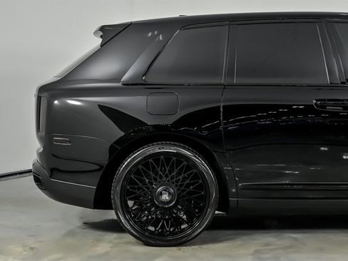 Used 2022 Rolls-Royce Cullinan w/ Dark Exterior Package image 13