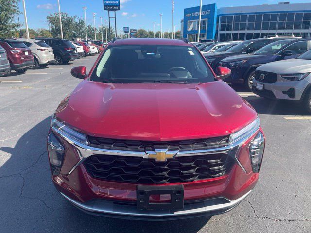 Used 2025 Chevrolet Trax LT FWD image 6