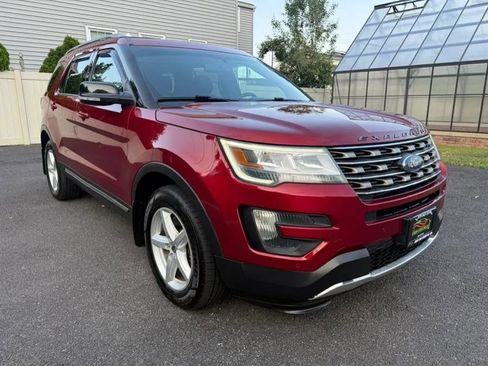 Used 2016 Ford Explorer XLT w/ Equipment Group 202A image 11