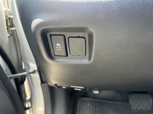 Used 2015 Nissan Versa Note SV image 19