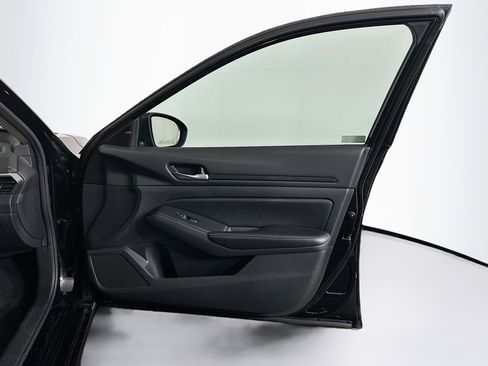 Used 2025 Nissan Altima 2.5 SV image 29