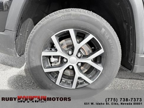 Used 2024 Jeep Grand Cherokee L Limited w/ Luxury Tech Group II image 29