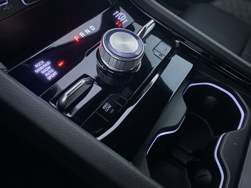 Used 2025 Jeep Grand Cherokee Summit w/ Obsidian Package image 8