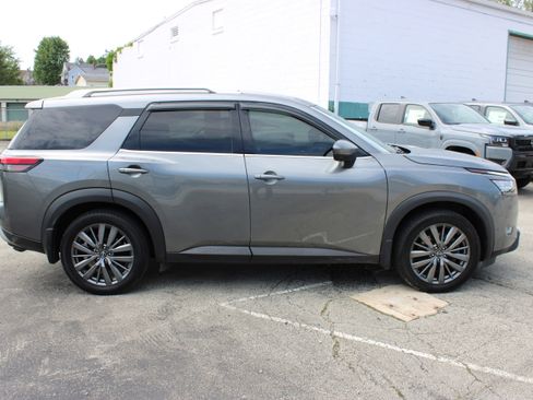 Used 2022 Nissan Pathfinder SL w/ SL Premium Package AWD/4WD image 11