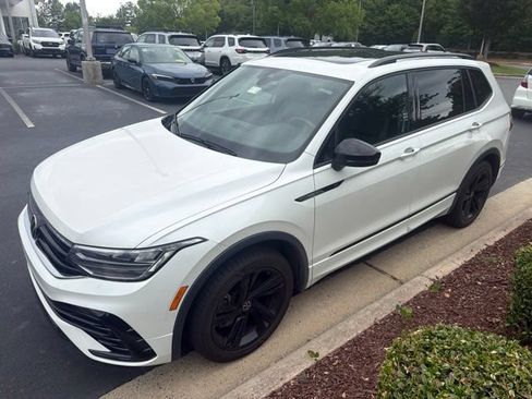 Used 2023 Volkswagen Tiguan SE R-Line FWD image 4